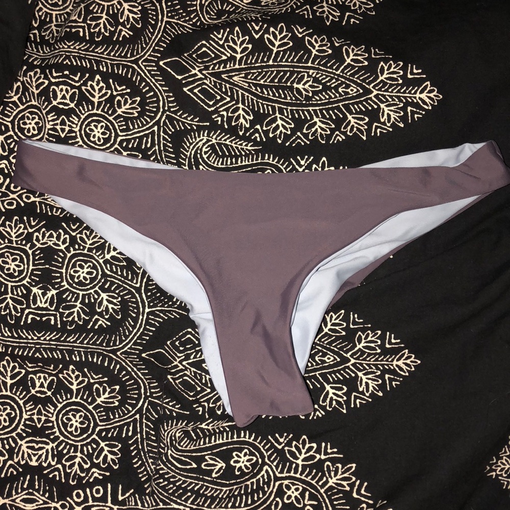 Reversible bikini bottoms
